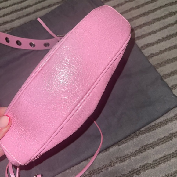 Le Cagole XS Shoulder Bag in light pink lambskin - Picture 10 of 13